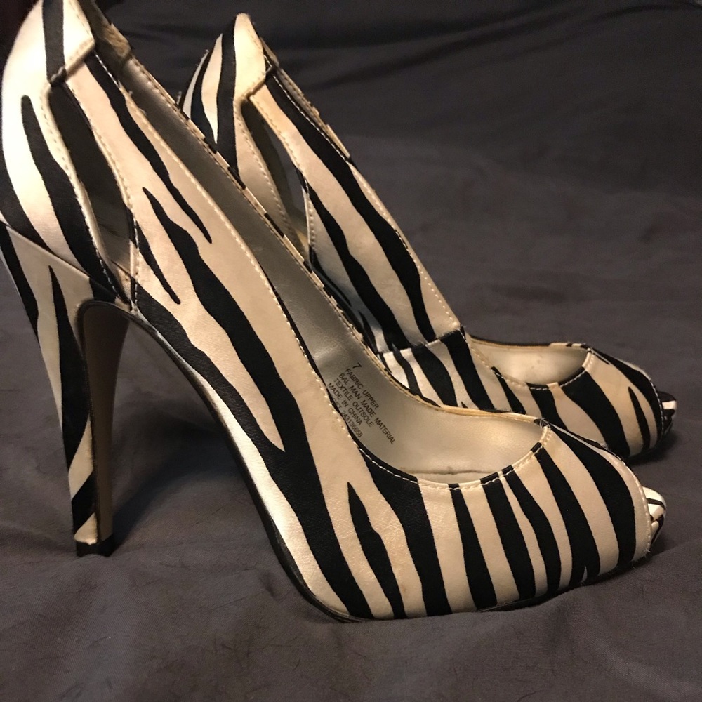 Mossimo peep-toe pumps
